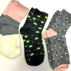 3 pairs of socks